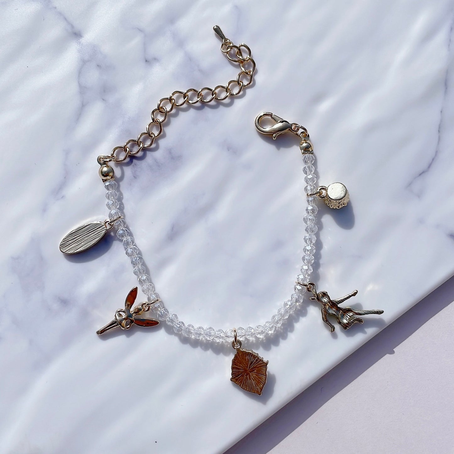 Pulsera de cuentas de Peter Pan | Banda ajustable con cuentas | Serie de cuento de hadas | Libro de cuentos de Peter y Wendy inspirado | Lindo personaje cuelga