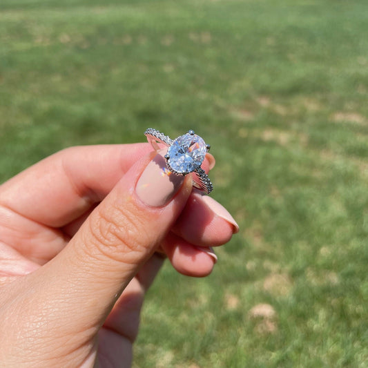 Anillo de bodas con corona real vintage de diamantes ovalados