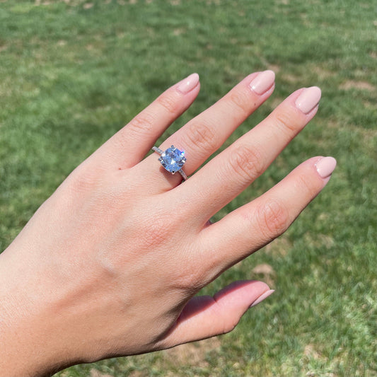 Anillo de boda sencillo con pavé de diamantes y cojín de cuatro puntas, anillo solitario de compromiso de cristal, joyería coreana sostenible asequible