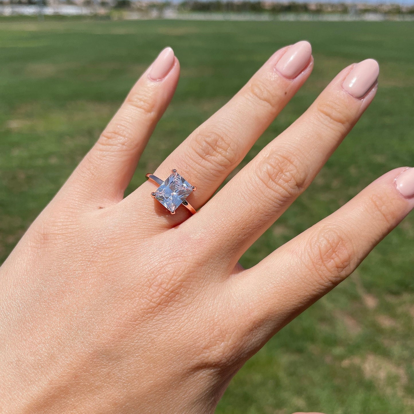 Anillo de boda de cesta de pavé de diamantes de talla esmeralda de oro rosa, anillo de solitario de compromiso de cristal, joyería coreana sostenible asequible