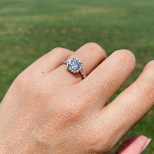 Anillo de boda con halo de diamantes de cojín blanco, anillo solitario de compromiso de cristal, joyería coreana sostenible asequible