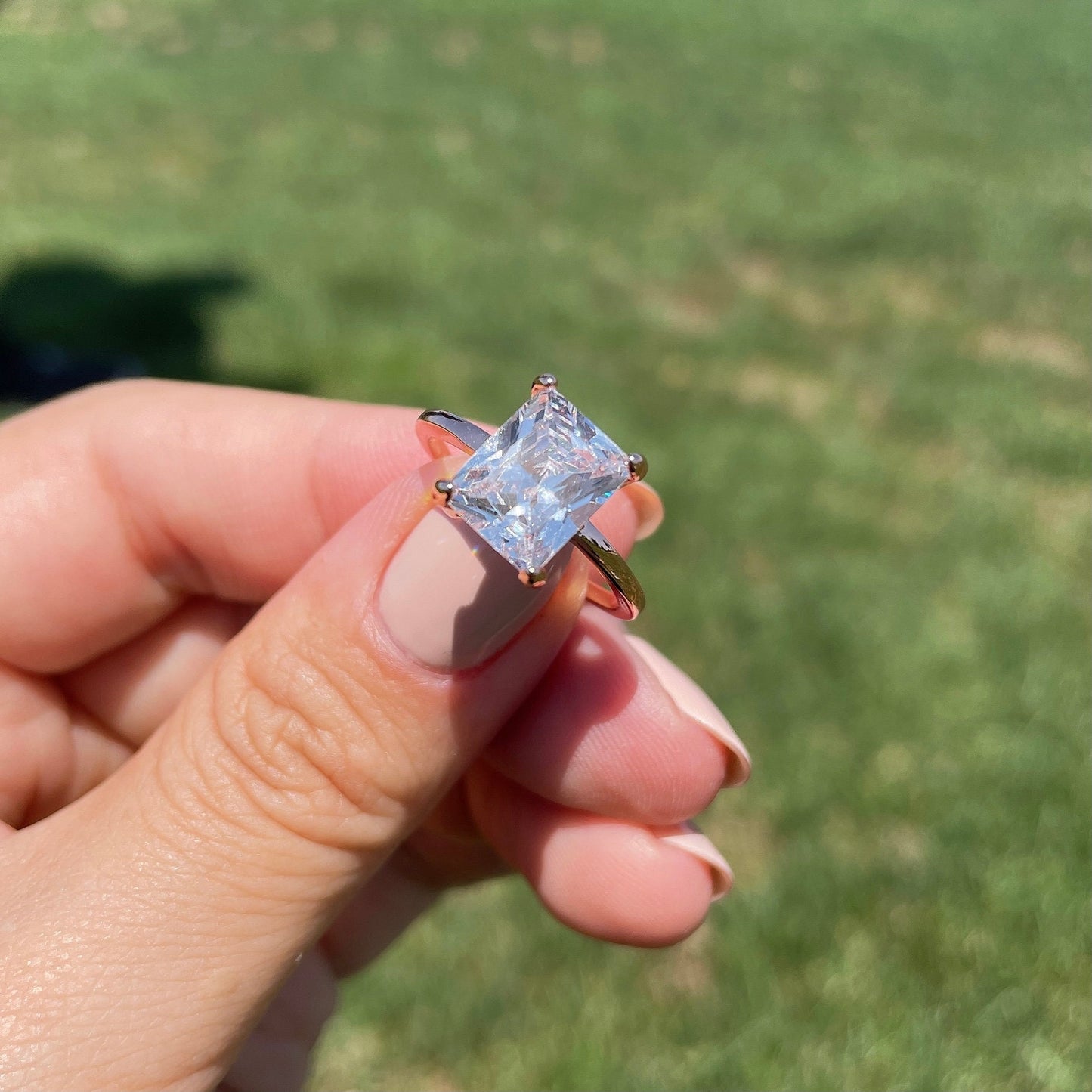 Anillo de boda de cesta de pavé de diamantes de talla esmeralda de oro rosa, anillo de solitario de compromiso de cristal, joyería coreana sostenible asequible