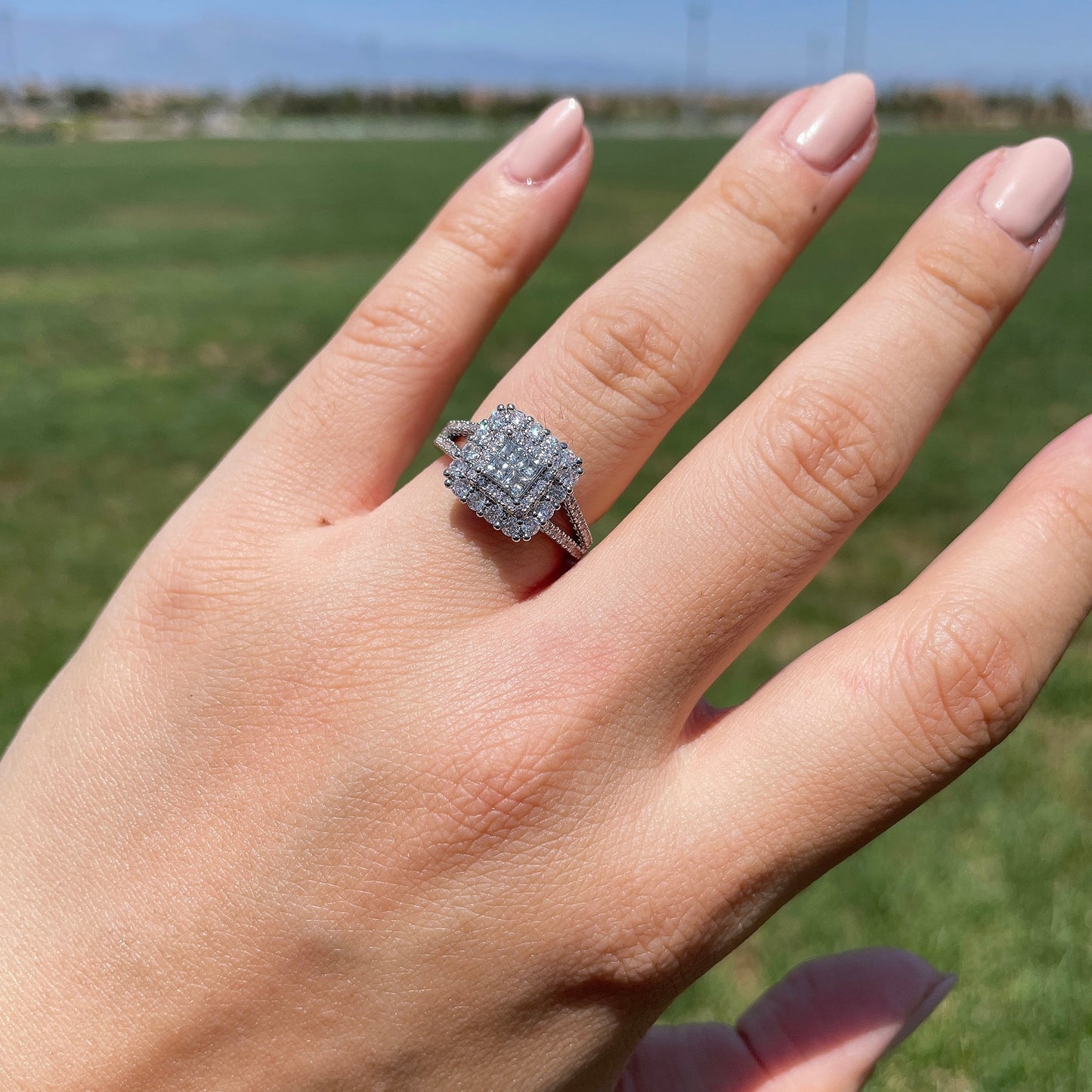 Anillo de boda de vástago dividido de doble halo de diamantes princesa, anillo de solitario de compromiso de cristal, joyería coreana sostenible asequible