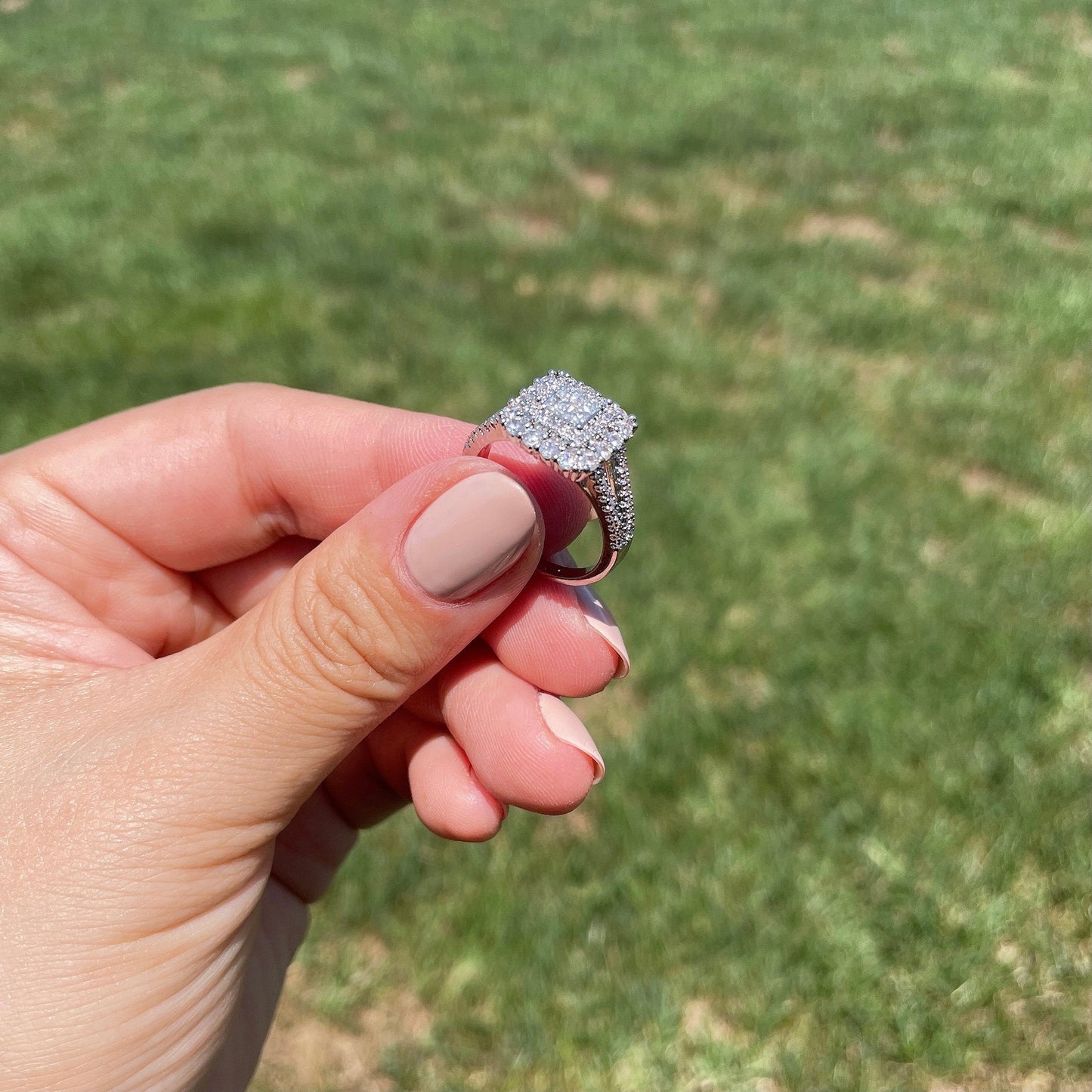 Anillo de boda de vástago dividido de doble halo de diamantes princesa, anillo de solitario de compromiso de cristal, joyería coreana sostenible asequible