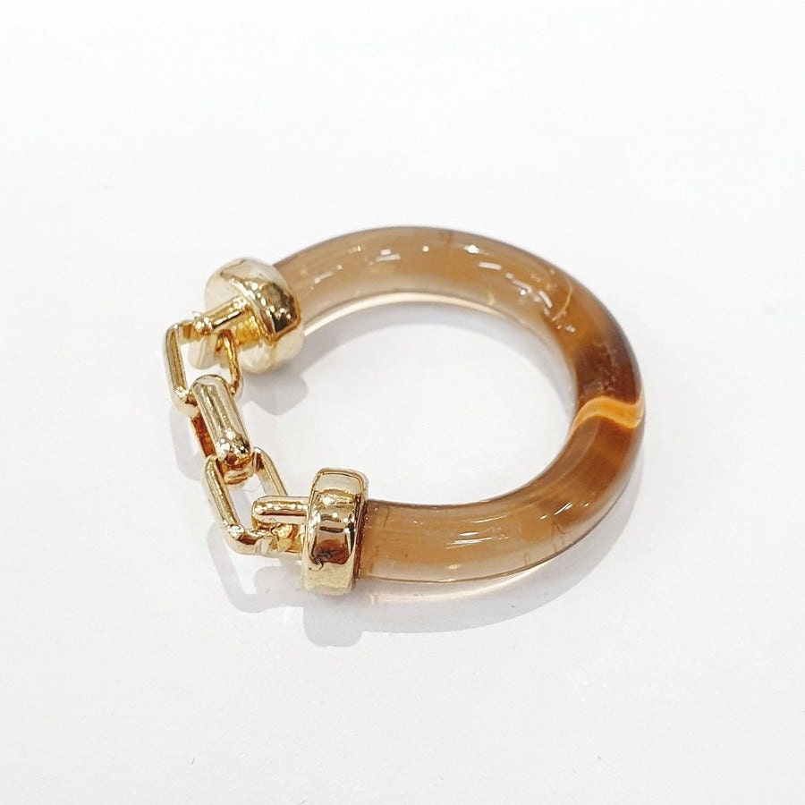 Anillo de resina acrílica con grillete de oro, anillo de declaración de mármol de vidrio retro Y2K, regalo minimalista de moda, joyería coreana sostenible asequible