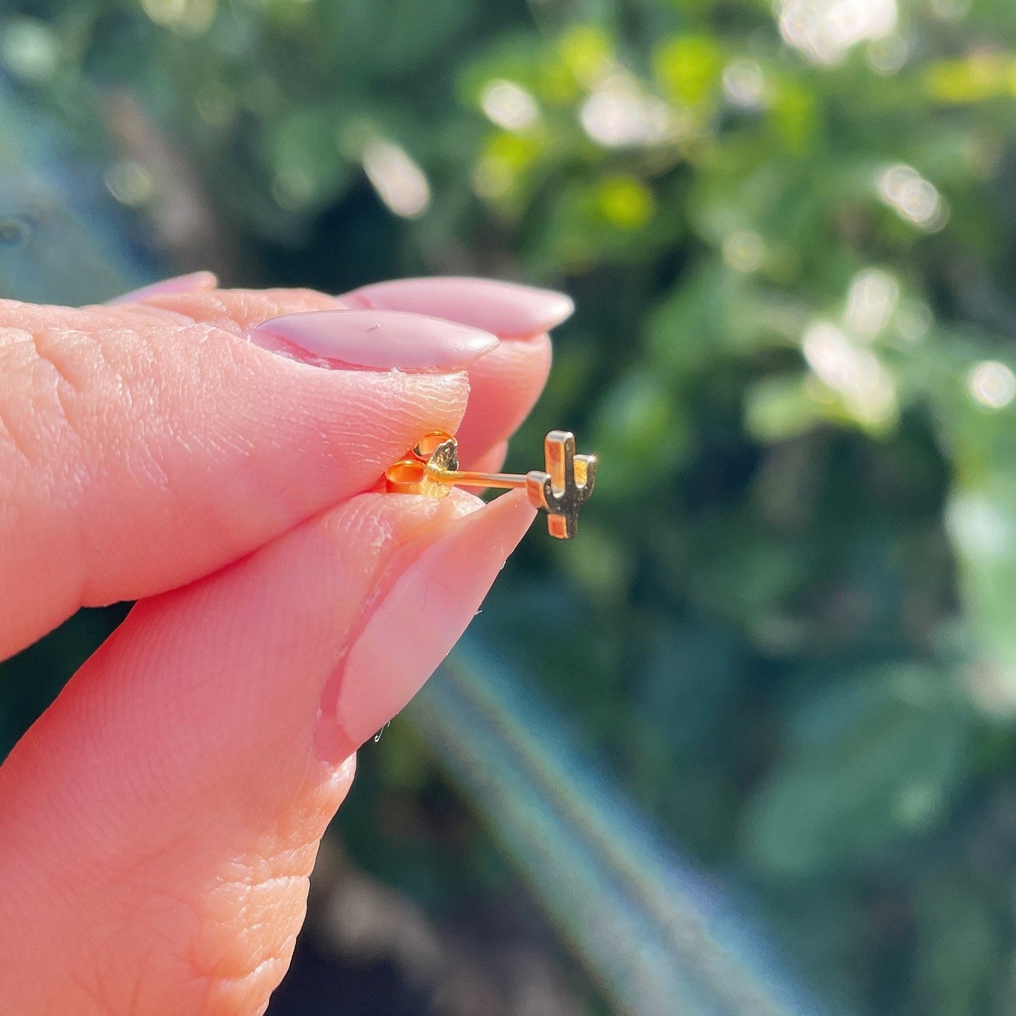 Pendientes de sementales de oro de cactus, semental delicado minimalista, pendientes chapados en oro de plata sólida 925 de 18 quilates, joyería coreana sostenible asequible