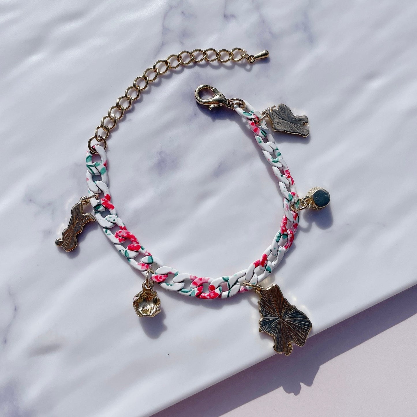 Pulsera de cadena floral Winnie | Banda de amistad con dije ajustable | Serie de cuento de hadas